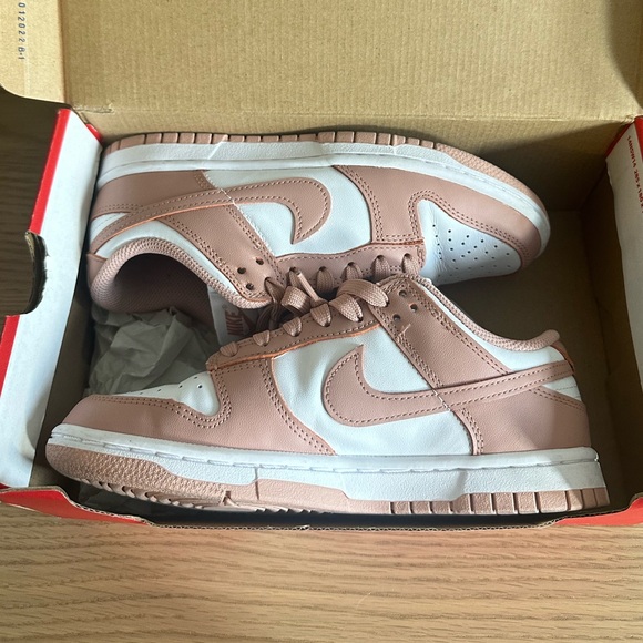 NILE DUNK LOW WHITE ROSE WHISPER - Picture 2 of 5